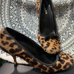 Vintage Prada Kitten Pumps Sz 37.5EU/7.5US. Leopard Print Pony Hair